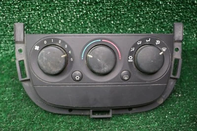 2005 2006 2007 SATURN RELAY AC Control OEM 15251150 - Image 1 of 4