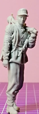 Deutscher Landser mit Panzerfaust und Sturmgewehr 44 Scale  1:16 WW2 - Bild 1 von 4