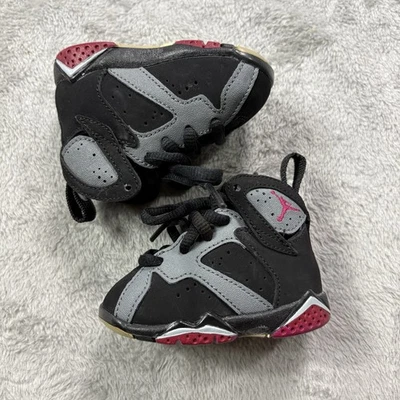 Nike Air Jordan Retro 7 Deporte Fucsia/Negro/Gris Frío Zapatos para Niños Pequeños 2C Foto 1 de 4