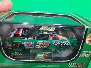 33 Ken Schrader 1997 Skoal Bandit Racing Chevrolet Monte Carlo 1:64 Scale Revell - Picture 1 of 5