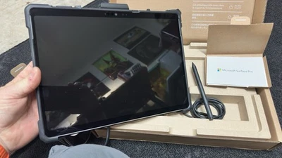 Microsoft Surface Pro 10 Ultra 5-135U 16GB RAM 256GB SSD 13" Táctil Win11 Pro Foto 1 de 4