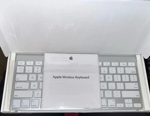 Apple MC184LL/A kabellose Tastatur - Bild 1 von 2