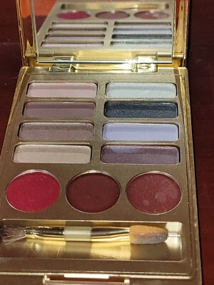 Estee Lauder Signature Compact Silky Eyeshadow (8) & Lipstick (3) - Image 1 of 2
