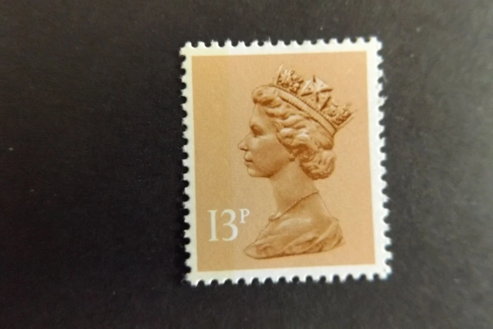 SG X1006ea GB QEII Machin Definitive Stamp 13p Pale Chestnut  LB Litho MNH - Image 1 of 1