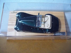 1/43 SPARK SPMN02 MORGAN AERO 8 2003 IN GREEN - Picture 1 of 5