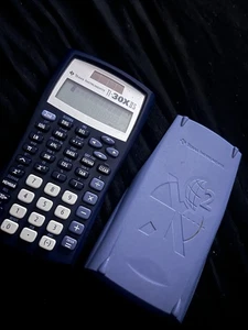 Texas Instruments TI-30X IIS calcolatrice scientifica blu testata e funzionante con cover - Foto 1 di 3