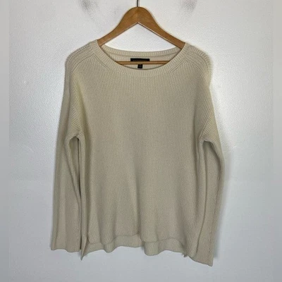 Suéter tejido gofre Banana Republic para mujer talla M crema cuello barco mangas largas Foto 1 de 4