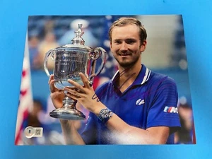 FOTO Beckett BAS Firmada de Tenis Daniil Medvedev Automática 8x10 Autenticada - Imagen 1 de 2