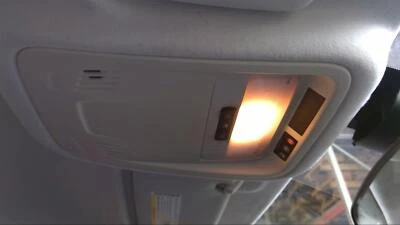 Used Front Upper Center Console fits: 2018 Chevrolet Cruze VIN B 4th digit New S - Imagem 1 de 4