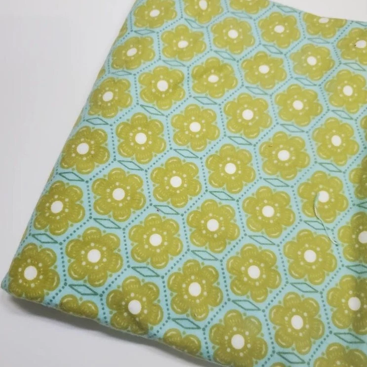 Anna Maria Horner Flannel Fabric Folksy Daisies Floral OOP Quilt FAT QUARTER - Image 1 of 1