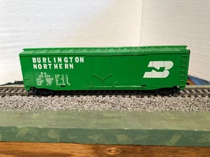 HO Scale 50’ TYCO Burlington Northern Plug Door Boxcar (22-385) - Picture 1 of 6