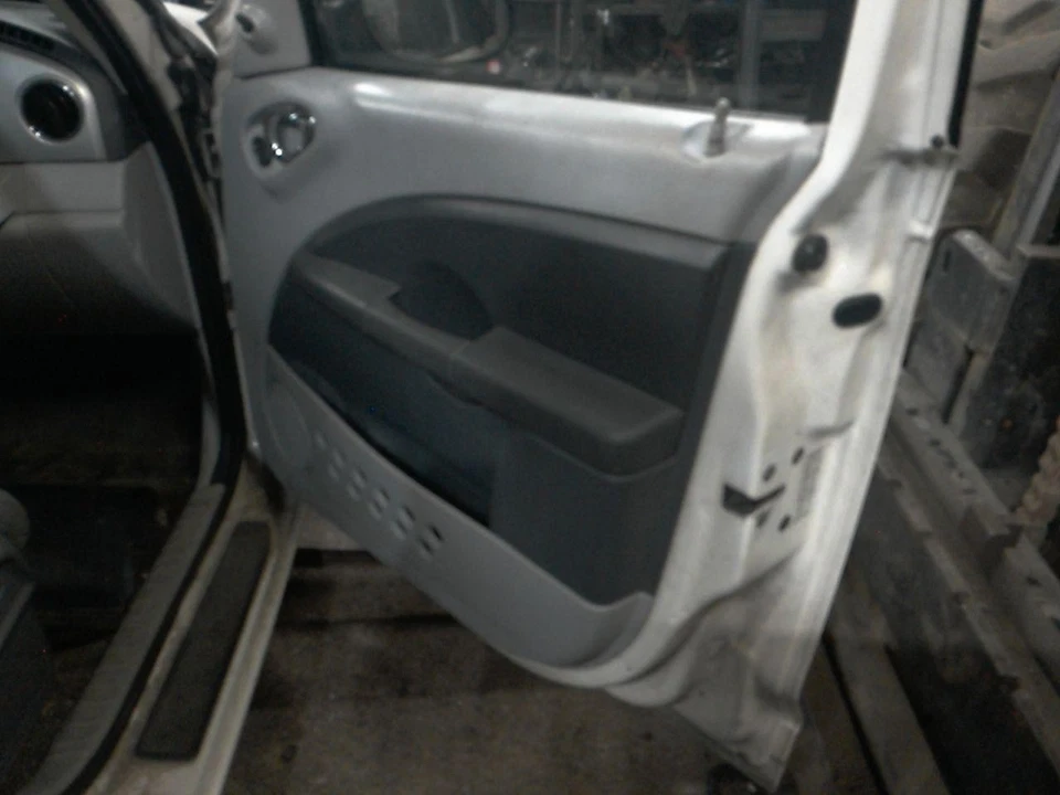 06 07 08 09 10 CHRYSLER PT CRUISER Front Door Trim Panel Right Rh - Image 1 of 1