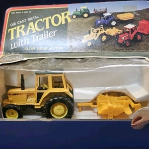 Tractor agrícola diecast con remolque en embalaje original - Imagen 1 de 4