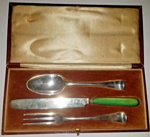 Juego de frutas London Sterling—Cuchara de cocina c1740s; Tenedor/Cuchillo Hougham 1792, con cresta - Imagen 1 de 17