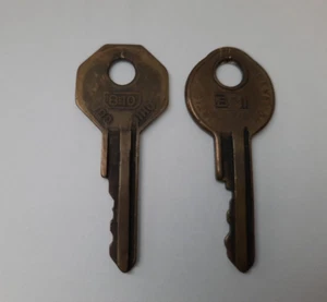 2 llaves de latón vintage Curtis Industries ~ Cleveland, Ohio ~ B-10 y B-11 - Imagen 1 de 9