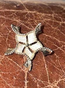 Vintage Emmons Sinlge Pinwheel Clip Earring Swirl Gold Tone EUC Replacement - Picture 1 of 2