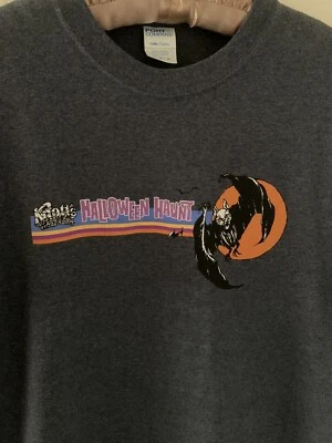 Camiseta M Knotts Berry Farm Scary Halloween Haunt Unisex Rayas Murciélago Espeluznante Foto 1 de 2