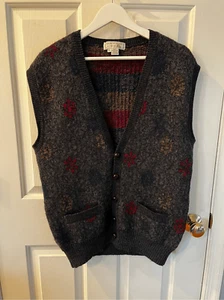 Tricots St. Raphael 100% Virgin Wool Gray Print Vest sz XL EUC - Picture 1 of 7
