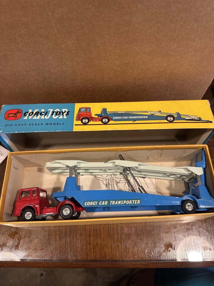 CORGI MAJOR No 1105 BEDFORD TRACTOR UNIT & CARRIMORE CAR TRANSPORTER  - Image 1 of 4