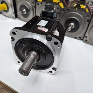 Yaskawa SGMGV-20DDA6F 1.5kw 1500W Servo Motor  - Picture 1 of 3