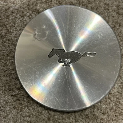 Tapa central de rueda Ford Mustang OEM ALEACIÓN MECANIZADA 1996 1997 1998 F7ZC-1A096-AA Foto 1 de 4