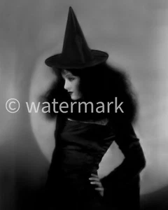 Foto de actriz pin-up vintage de los años 50 💥 Halloween 💥 FOTO de 8X10 - Imagen 1 de 1