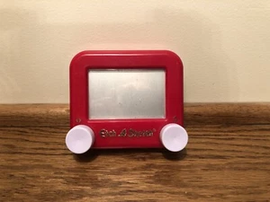Etch A Sketch Mini Travel / Pocket Size ( Red ) - Picture 1 of 4
