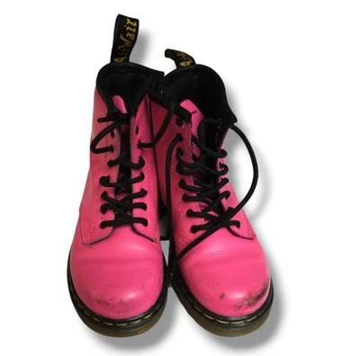 Botas de tornozelo Dr. Martens juvenil tamanho 10 couro rosa com cadarço 8 olhos - Imagem 1 de 4