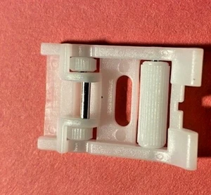 UNIVERSAL Non-Stick Teflon Roller Snap-On Foot for Many Sewing Machines - Picture 1 of 8