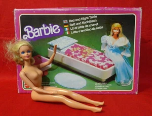 Barbie - letto e tavolino da notte n. 2154 - Foto 1 di 12