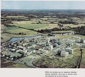 1975  --  MELLE LES USINES  VUE AERIENNE   3E421 - Picture 1 of 1