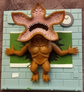 Mini figurine Lootcrate Piece Demogorgan Stranger Things 4" x 4" x 1" OCCASION - Photo 1/2