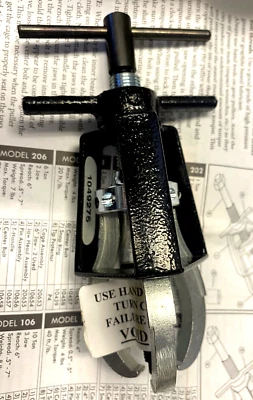 POSI LOCK 102 3 JAW 2-1/4IN 1 TON GEAR PULLER - Image 1 of 2