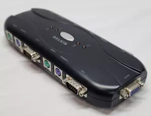 Belkin Omniview CA Series F1DJ104PB 4 Port KVM switch PS/2 + 5 KVM Cables - Photo 1/4