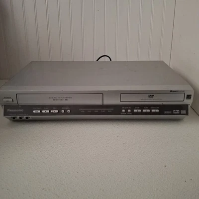 Panasonic PV-D4745S DVD-плеер/VHS рекордер комбо без пульта дистанционного управления протестирован и работает! - Изображение 1 из 4