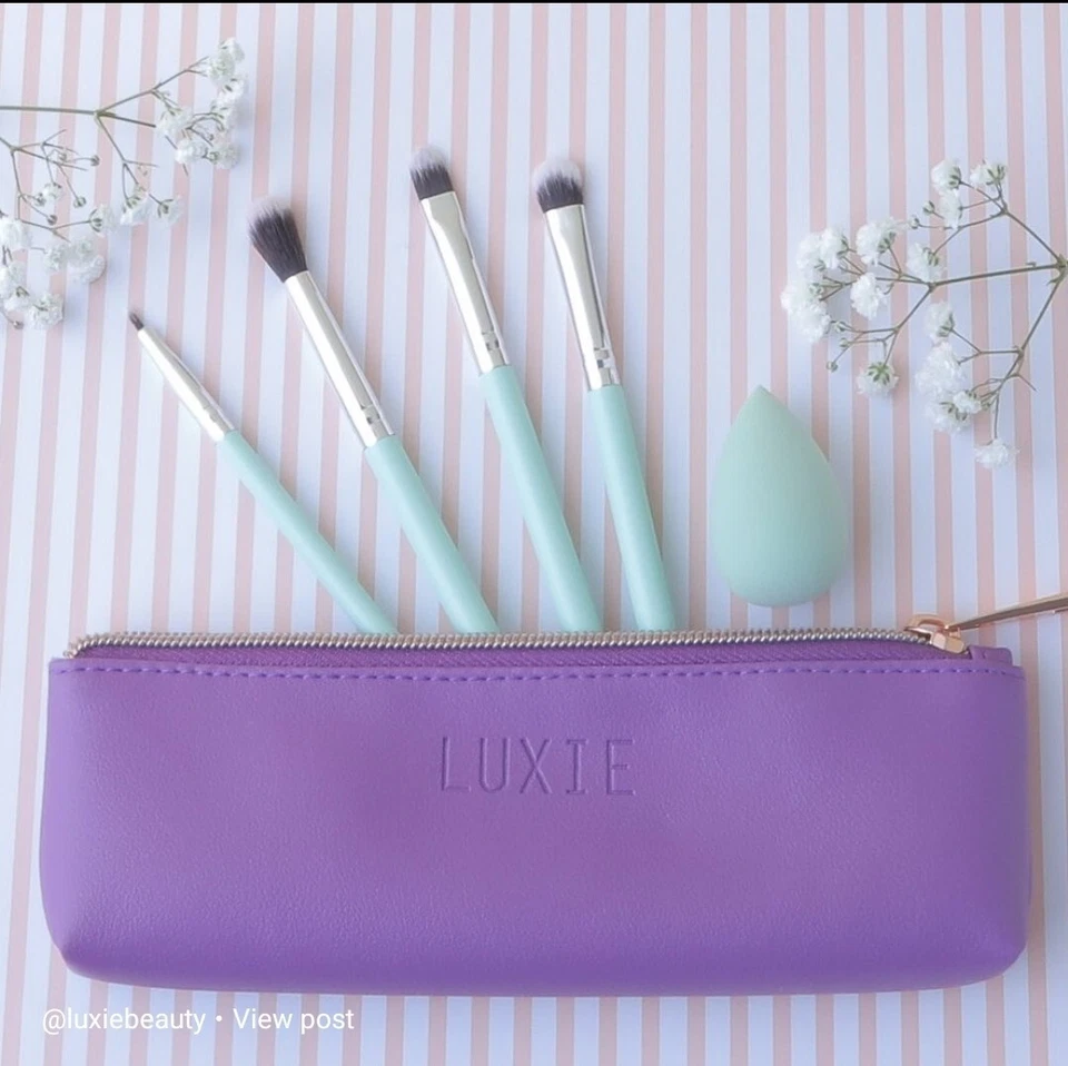 Luxie Florals Makeup Brush Set Purple Case 4 Brushes & One Sponge
