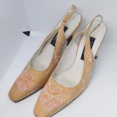 Stuart Weitzman tela punto floral honda espalda 10 Foto 1 de 4