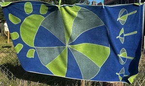 Vintage Beach Bath Towel Sunshine Parasol Blue & Green 80s or 90s - Picture 1 of 5