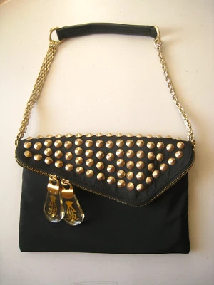 Christian Audigier Bitsey Envelope Clutch Purse Shoulder Bag Black Gold Studded Foto 1 de 4
