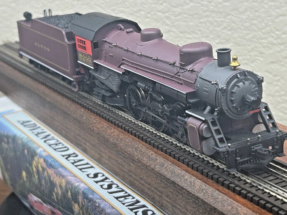 CHICAGO & ALTON LIMITED  4-6-2 STEAM LOCO DC/DCC Ready HO Scale " GOLD " NEW OOP - Image 1 of 4