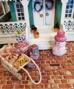 Miniature Dollhouse Furniture Shabby Pink Christmas decor - Picture 1 of 10
