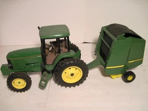 John Deere Farm Toy Tractor "7600" with Round Baler Ertl 1/16 - Picture 1 of 8