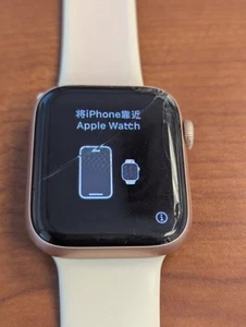 Apple Watch Series SE 44mm GPS 32GB Aluminum+Band - Picture 1 of 13