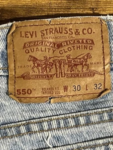 Jeans Levis Vintage Para Hombre 30x32 Azul Denim 550 Calce Relajado Cónico Hecho en EE. UU. Años 90 - Imagen 1 de 11
