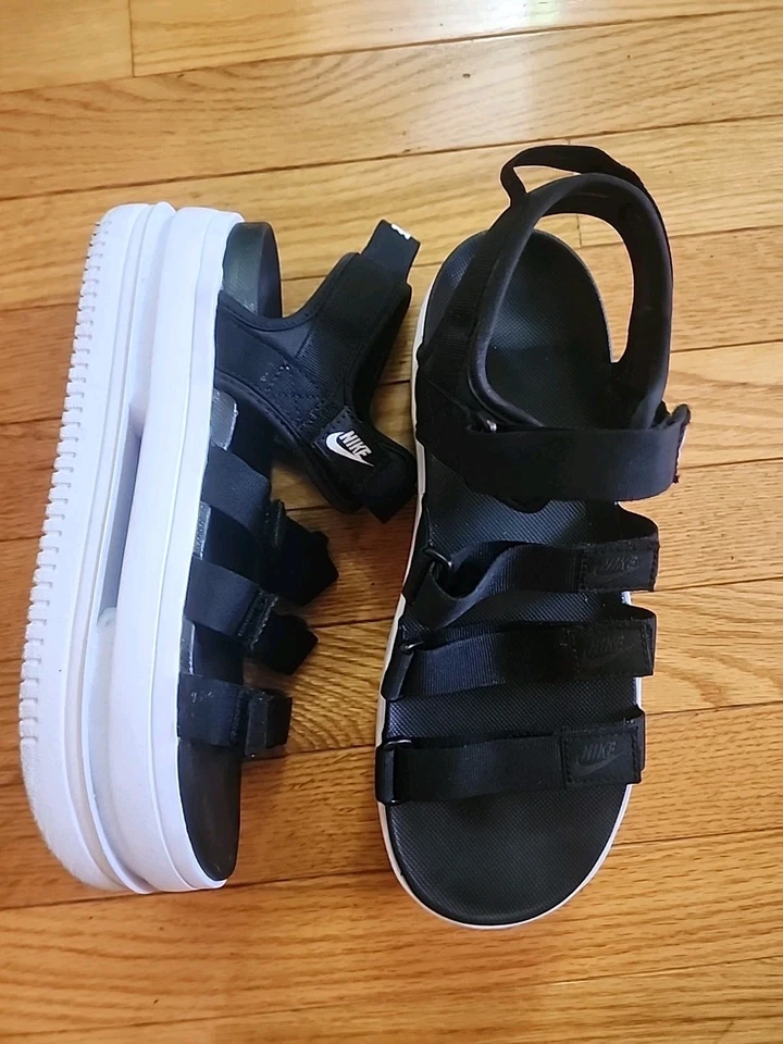 Sandalias de cuña Nike Icon clásicas para mujer negras con plataforma talla 10 usadas en excelente estado  Foto 1 de 4