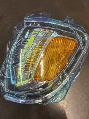 2003 Toyota Tacoma Left Front Corner Marker Light Assembly - Image 1 of 2