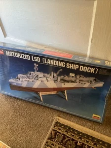 Vintage motorisiertes LSD Landungsschiff Dock Modellbausatz versiegelt Lindberg - Bild 1 von 4