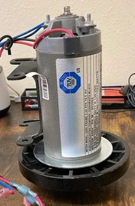 Motor de cinta de correr PMDC 2,75 HP C3354B4372 / PN 405563 USADO - Imagen 1 de 5