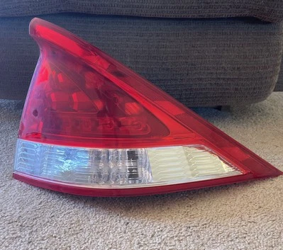 2010-2011 Honda Insight Passenger Right Rear Tail Light Lamp OEM - Image 1 of 4