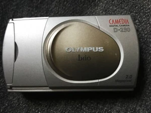 OLYMPUS CAMEDIA BRIO D-230 Digital Camera 5x Digital Zoom Tested + Memory Card - Picture 1 of 10